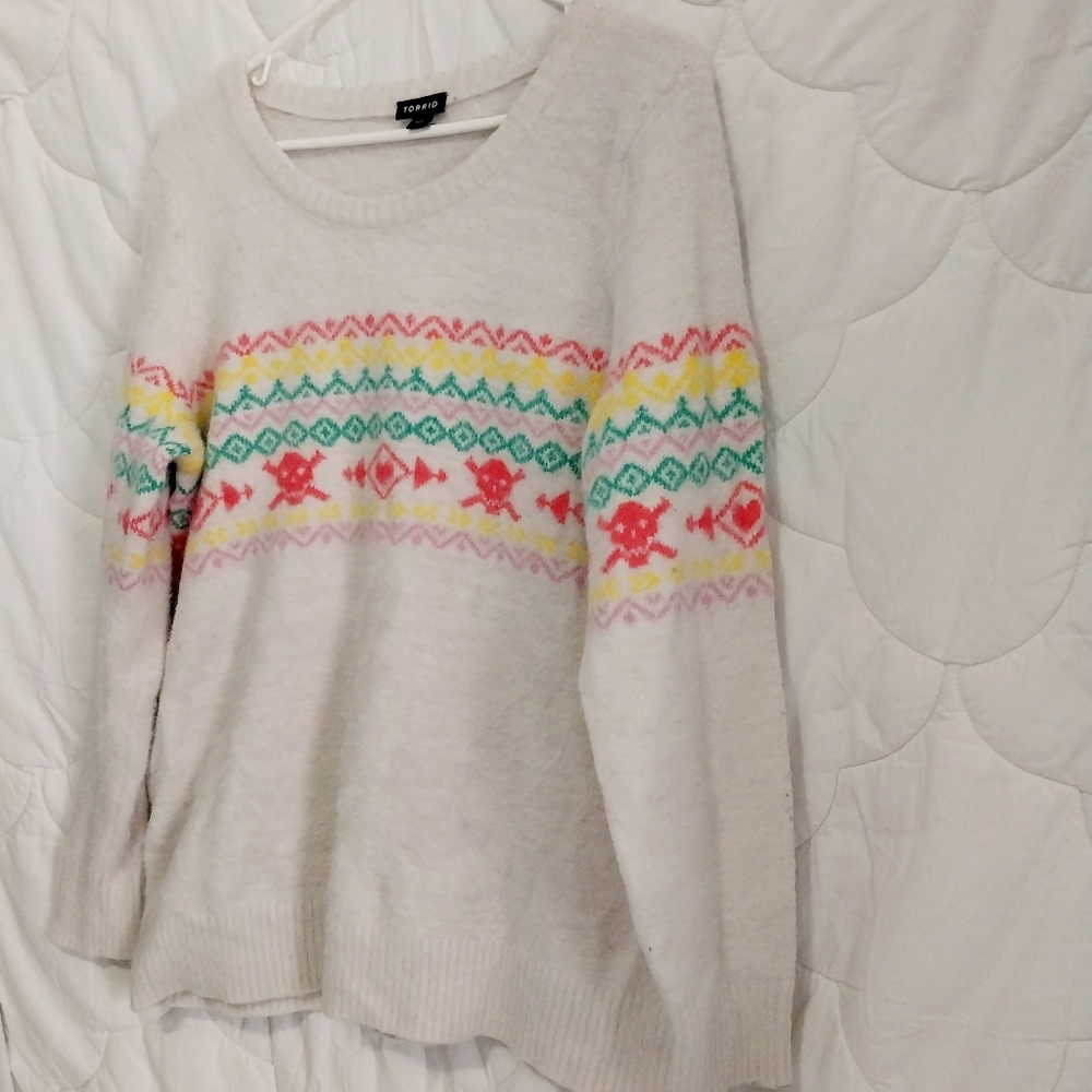 Torrid Women's 1x Fuzzy Yarn Cream Pullover Crewneck Fair Isle Sweater Skulls - Picture 3 of 9